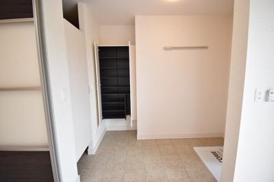 【玄関】 | レグルス A棟 | 玄関