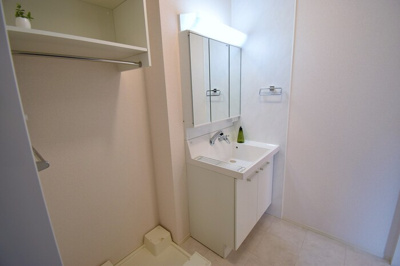 【洗面所】 | レグルス A棟 | 室内洗濯機置き場