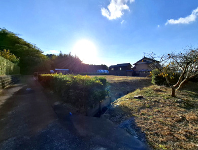 【前面道路含む現地写真】の画像