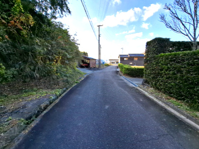 売土地　菊川市川上の前面道路含む現地写真