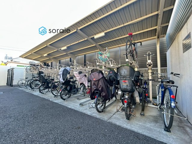 プレシス所沢元町の駐輪場|令和7年12月18日撮影。