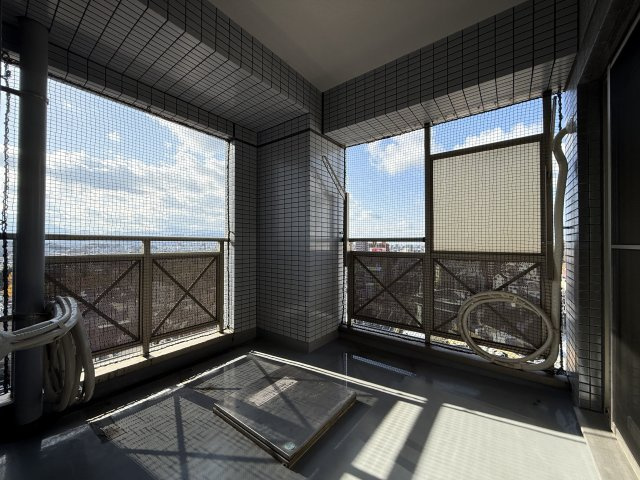 シビルタワーエンブレムのバルコニー