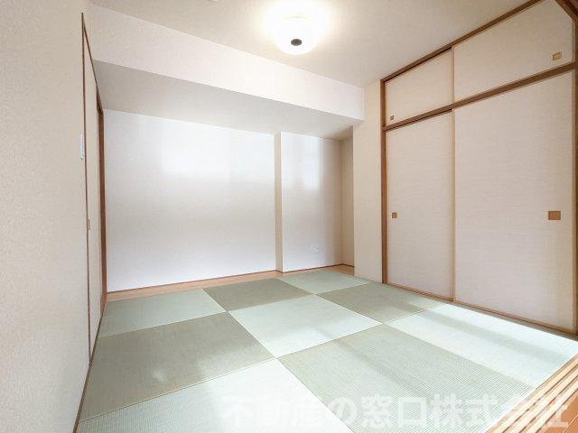 【和室】 | ウェルリバービュー天神 | ほっとくつろげる和室は、琉球風畳でおしゃれな雰囲気に仕上がっています♪