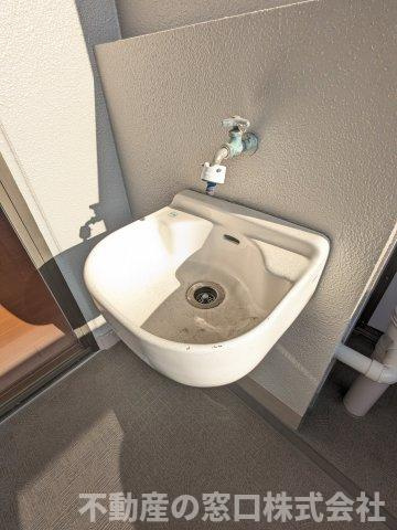 【バルコニー】 | ウェルリバービュー天神 | バルコニーに水栓があると、お掃除やガーデニングなどに重宝しますね♪