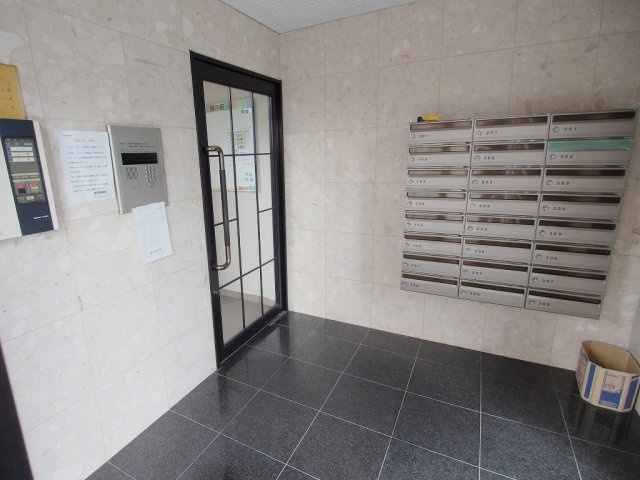 アドラー隅本のエントランス