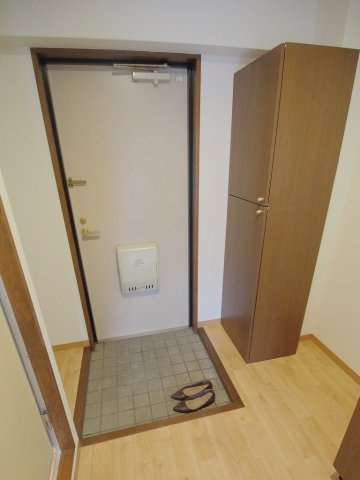 アドラー隅本の玄関