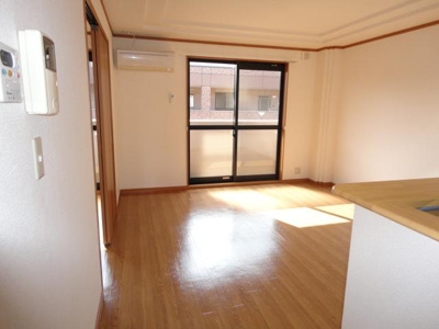 【居間・リビング】 | ミロワール弐番館 | リビング