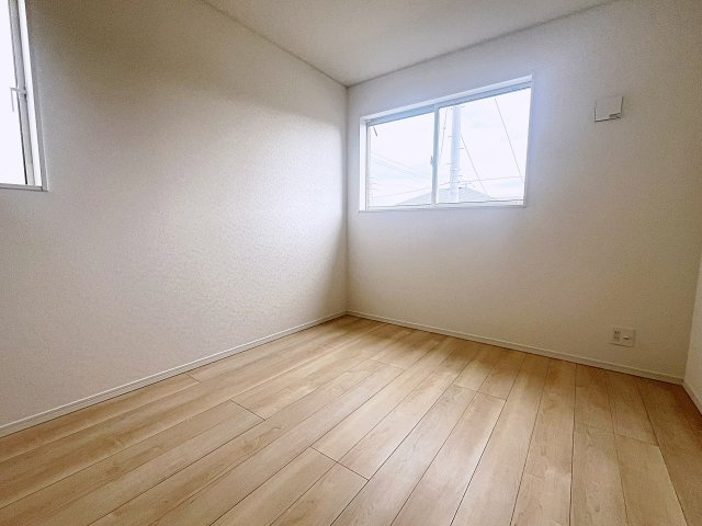 新築戸建・新築建売　二本松市油井第5　油井小・安達中の洋室|2面採光で明るく快適なプライベート空間！全居室収納完備なので室内もスッキリです！