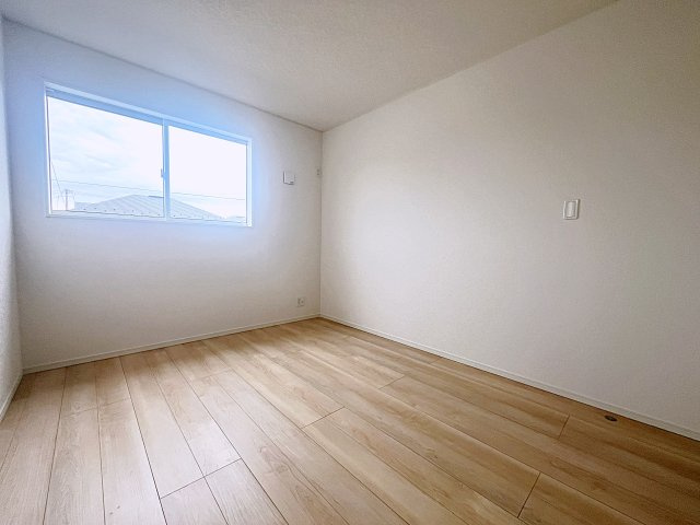 新築戸建・新築建売　二本松市油井第5　油井小・安達中の洋室|落ち着きのある空間で自分だけのプライベートな時間をお過ごしください！