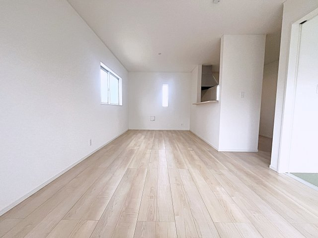 新築戸建・新築建売　二本松市油井第5　油井小・安達中の居間・リビング|広々としたリビングは家族が集うくつろぎの空間です！