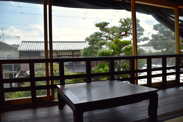 岡崎シェアハウス 一人では届かない贅沢を、分かち合う暮らしのバルコニー|【個室5】 縁側でお茶を