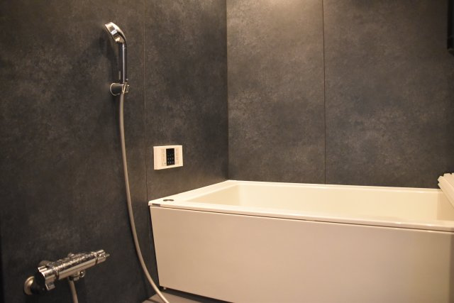 岡崎シェアハウス 一人では届かない贅沢を、分かち合う暮らしの浴室|清潔なバスルーム