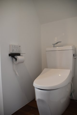 岡崎シェアハウス 一人では届かない贅沢を、分かち合う暮らしのトイレ|トイレもリノベーション済み