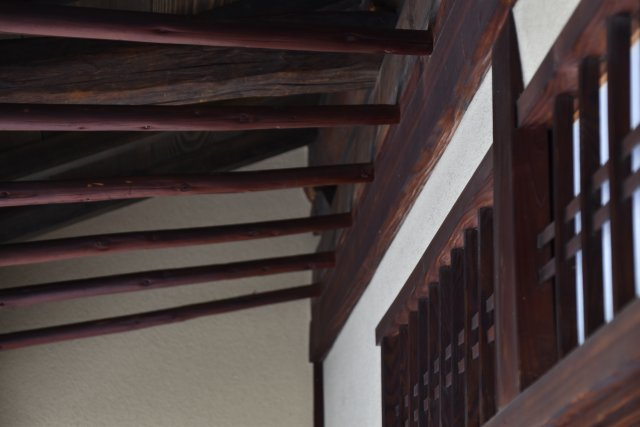 岡崎シェアハウス 一人では届かない贅沢を、分かち合う暮らしの内装|天井裏に隠されていた意匠が顕に