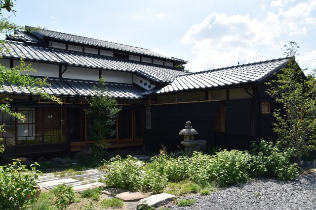 岡崎シェアハウス 一人では届かない贅沢を、分かち合う暮らしの外観|オーナーさんとお庭のお手入れができるのも楽しい