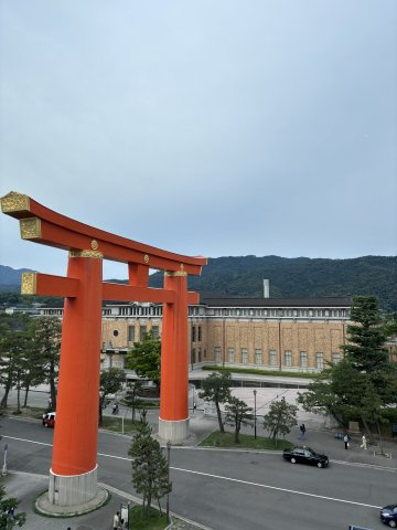 岡崎シェアハウス 一人では届かない贅沢を、分かち合う暮らしのエントランス|平安神宮・京都市美術館がお散歩コースになります