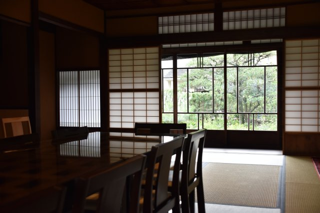 岡崎シェアハウス 一人では届かない贅沢を、分かち合う暮らしの居間・リビング|旅館のようなくつろぎ空間