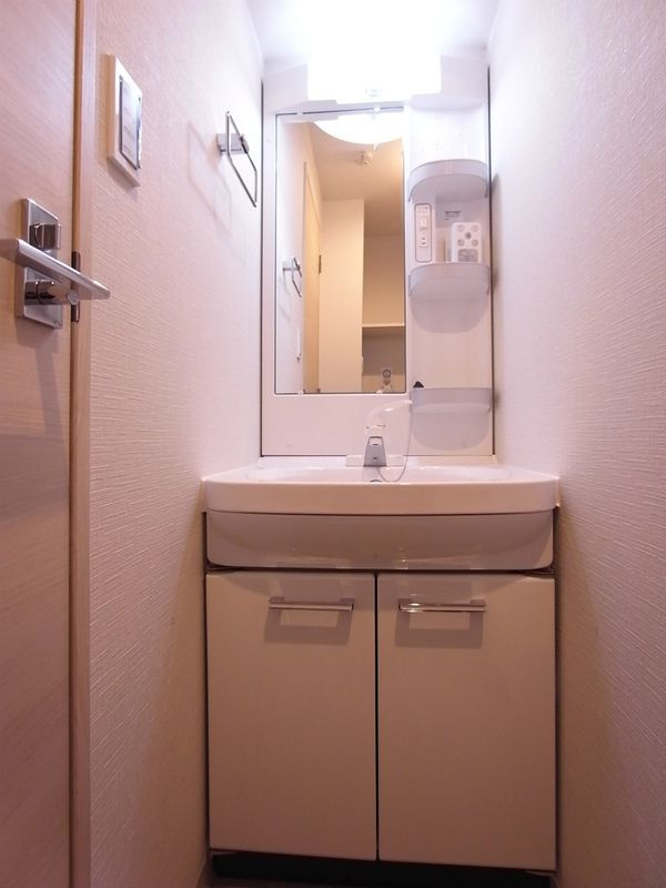 リブリ・サンヴィレッジ26の独立洗面台