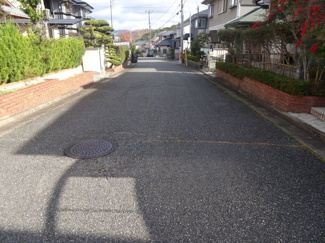 【前面道路含む現地写真】 | 川西市けやき坂2丁目21-15　中古一戸建て