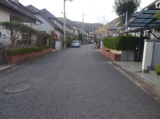 【前面道路含む現地写真】 | 川西市けやき坂2丁目21-15　中古一戸建て