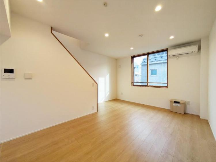 ウィステリア用賀　築浅　メゾネット　駅近の居間・リビング