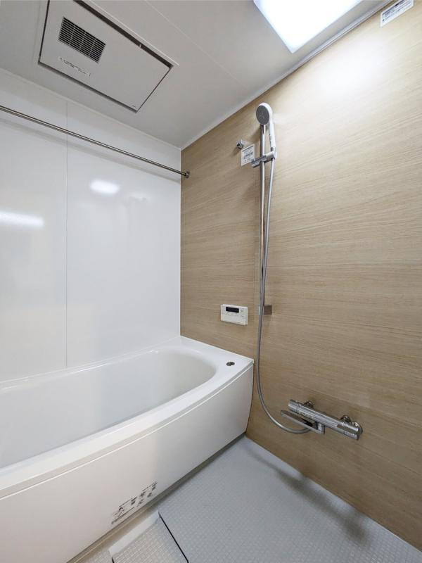 ウィステリア用賀　築浅　メゾネット　駅近の浴室