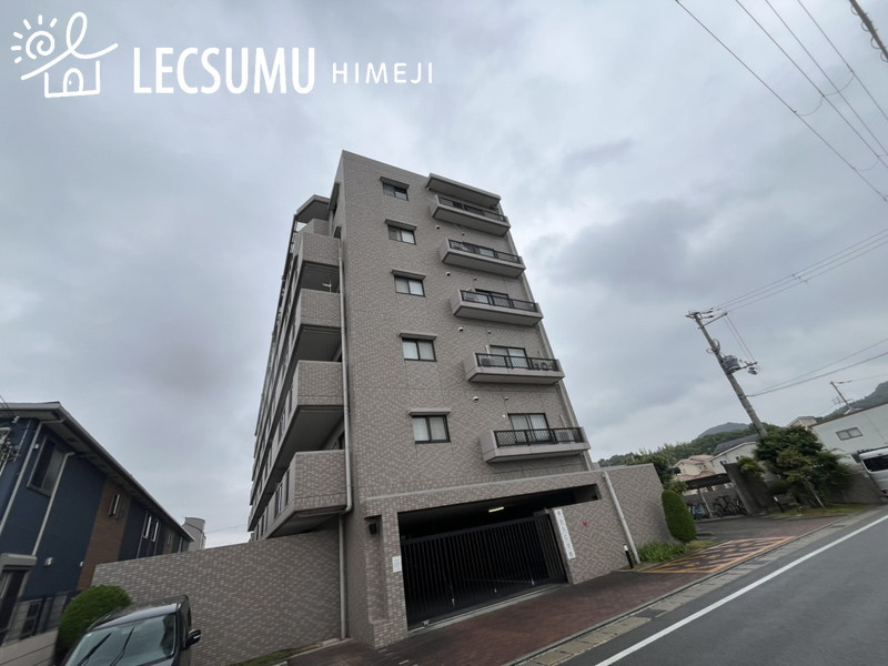 ロワイヤル岡田・手柄山公園