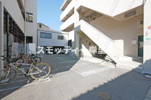 トーカイプラザ別館のエントランス