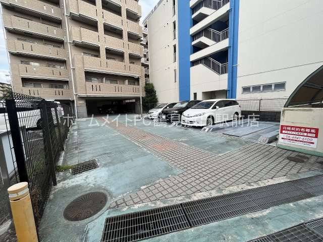東大阪市川俣１丁目の賃貸マンションの駐車場