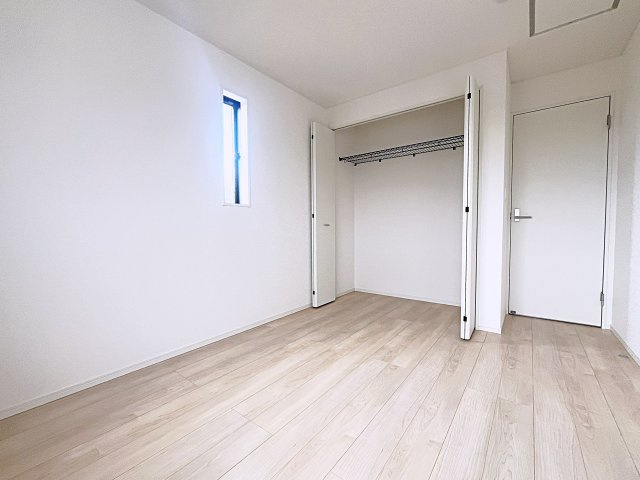 新築戸建・新築建売　二本松市油井第5　油井小・安達中の洋室|全居室クローゼット収納完備！収納が多いとお部屋もスッキリです！