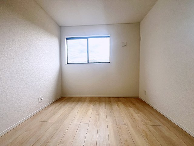 新築戸建・新築建売　二本松市油井第5　油井小・安達中の洋室|南側の窓から日差しが入り快適な自分だけのお部屋です！