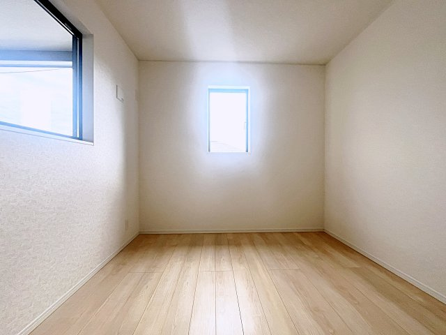 新築戸建・新築建売　二本松市油井第5　油井小・安達中の洋室|落ち着きのある空間で自分だけのプライベートな時間をお過ごしください！