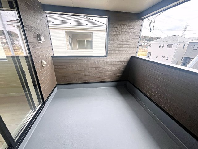 新築戸建・新築建売　二本松市油井第5　油井小・安達中のバルコニー|インナーバルコニーなので急な天候不良でも安心です！