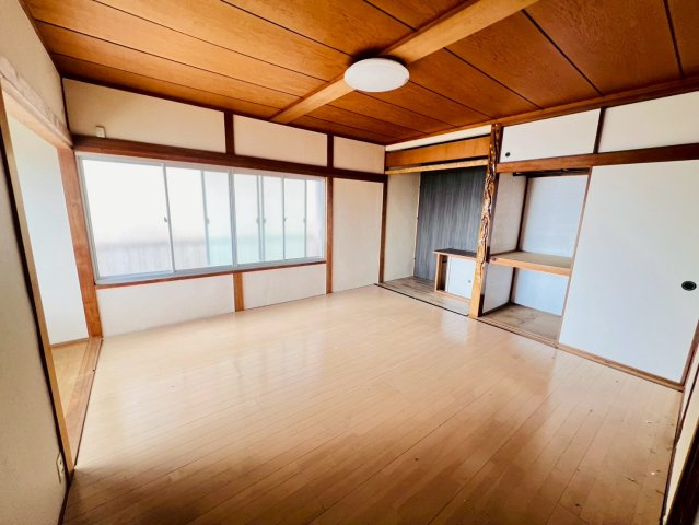 禅昌寺町１丁目戸建の居間・リビング