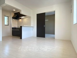 広島市安佐北区深川５丁目のアパートの居間・リビング