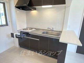 広島市安佐北区深川５丁目のアパートのキッチン|３口ガスコンロ・グリル付き