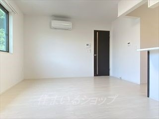 広島市安佐北区深川５丁目のアパートの居間・リビング