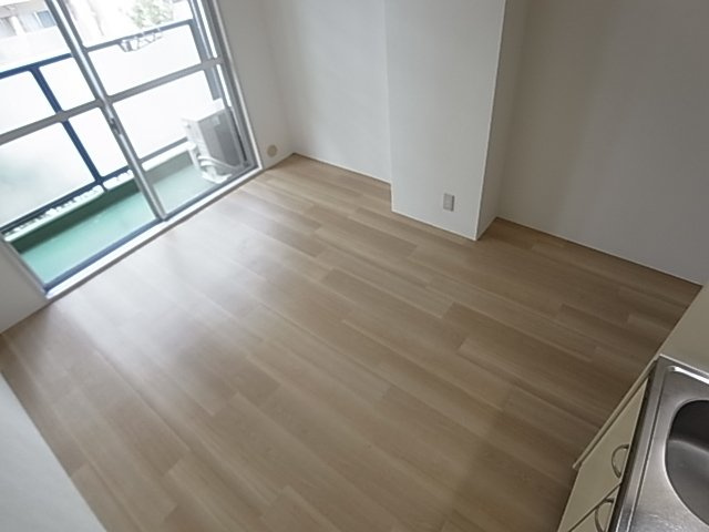 栄町ダイヤハイツの洋室