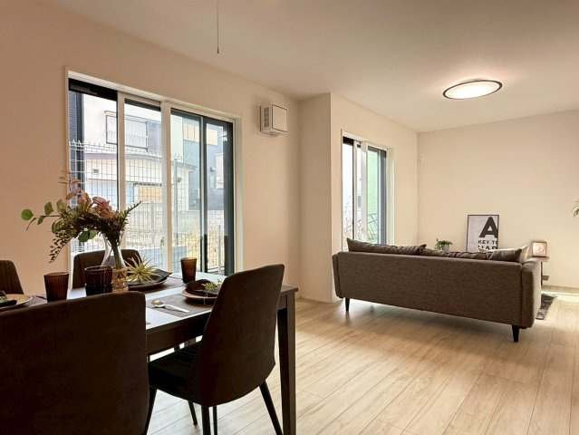 川口市東貝塚　新築一戸建て　1号棟の居間・リビング|リビングです