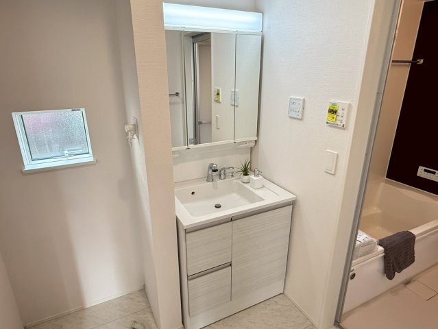 川口市東貝塚　新築一戸建て　1号棟の独立洗面台|独立洗面台あり、毎朝おしゃれに忙しい女性の方におすすめです