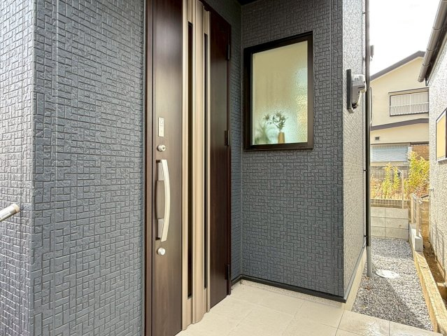 川口市東貝塚　新築一戸建て　1号棟の玄関|落ち着いた玄関です