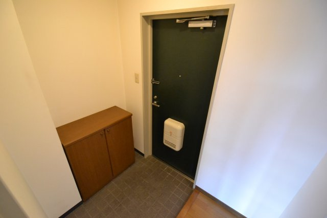 リーグレック元町の玄関