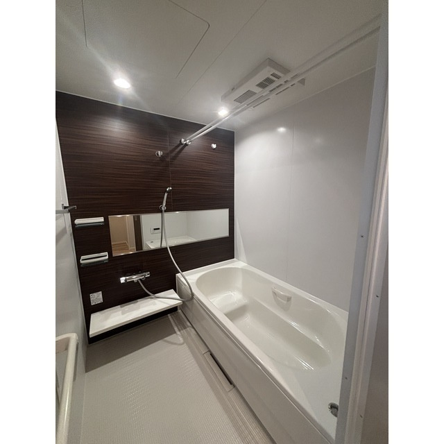 ホワイトガーデン西宮中島町の浴室