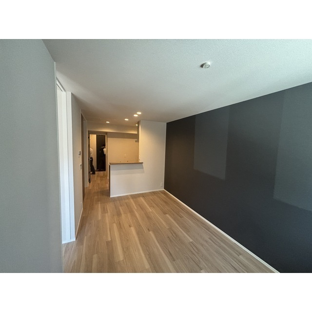 ホワイトガーデン西宮中島町の居間・リビング