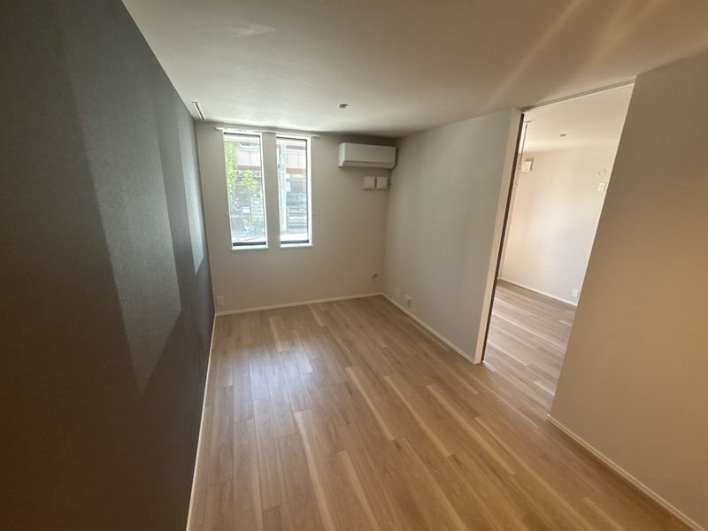 ホワイトガーデン西宮中島町の居間・リビング