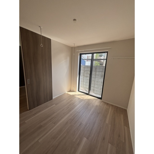 ホワイトガーデン西宮中島町の居間・リビング