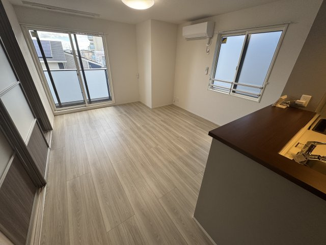 メゾン・ド・プティエル今津の居間・リビング