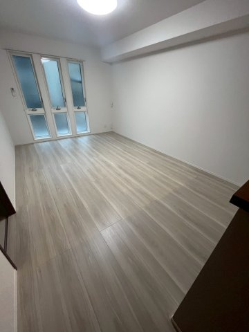 メゾン・ド・プティエル今津の居間・リビング