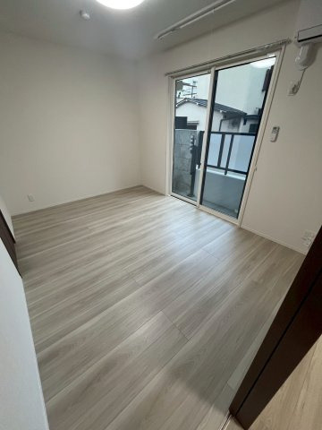 メゾン・ド・プティエル今津の居間・リビング