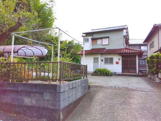 売土地　富士市天間の外観|建築条件なし！お好きなハウスメーカーでお家が建てられます。上物がありますが、解体更地渡しとなります。